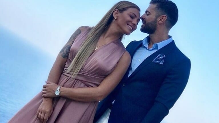 Ευρυδίκη Βαλαβάνη: Ποζάρει topless και απαντά για τον Κωνσταντίνο Βασάλο