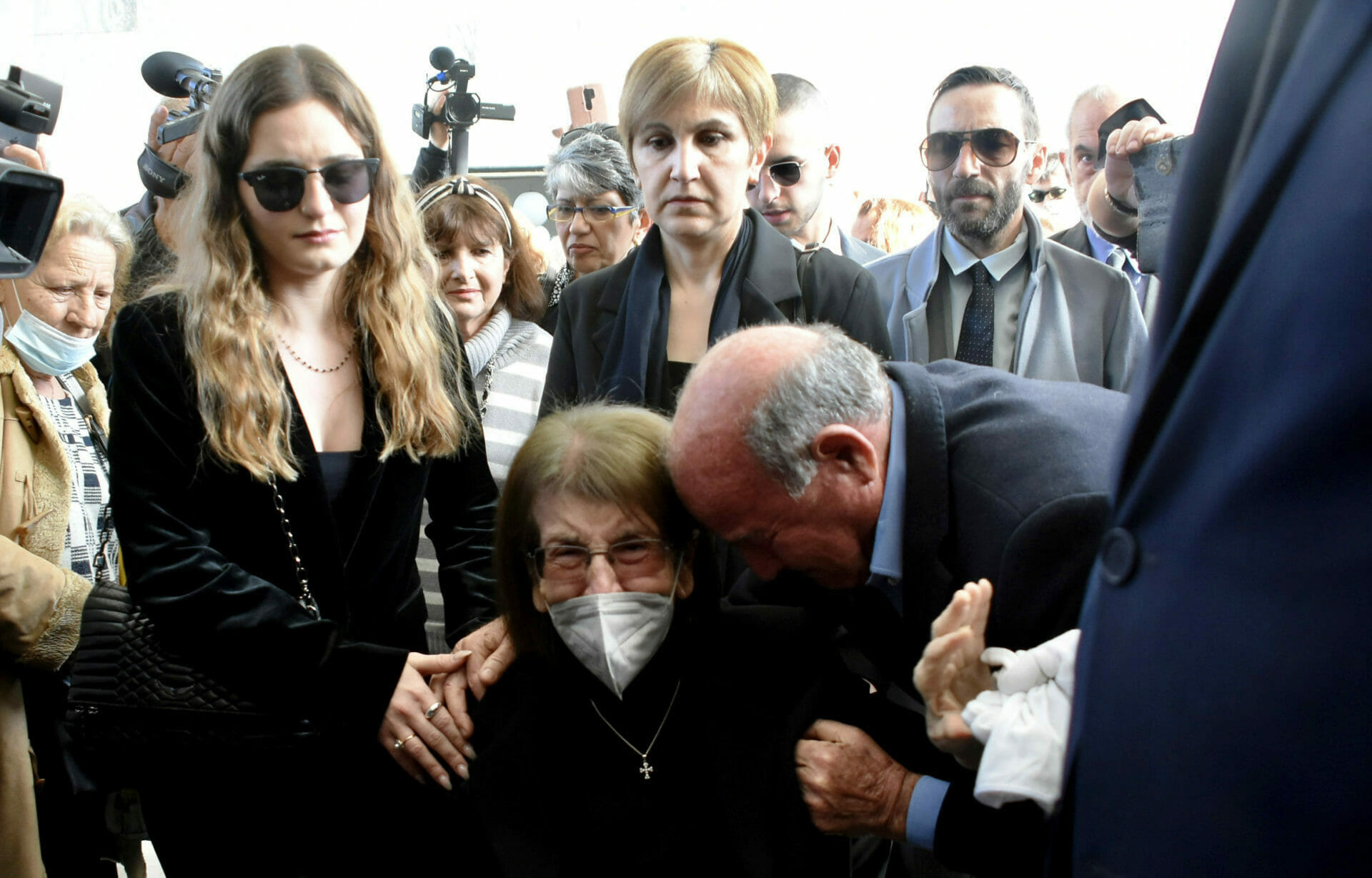 Νίκος Ξανθόπουλος: Το τελευταίο «αντιο» στο «παιδί του λαού» - Συντετριμμένη η σύζυγός του