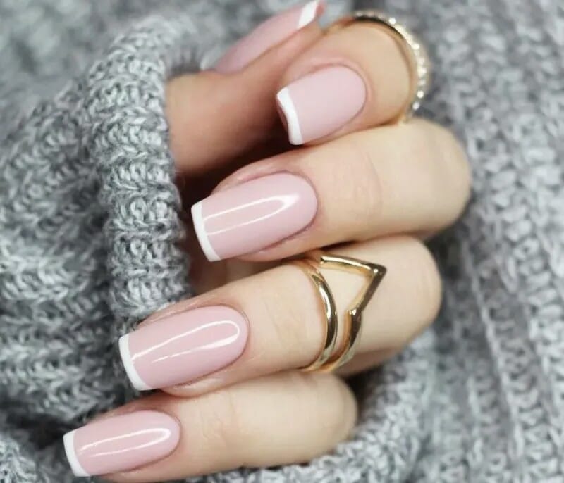 «American manicure»: Η νέα εκδοχή του γαλλικού που έχει τρελάνει το Χόλυγουντ!