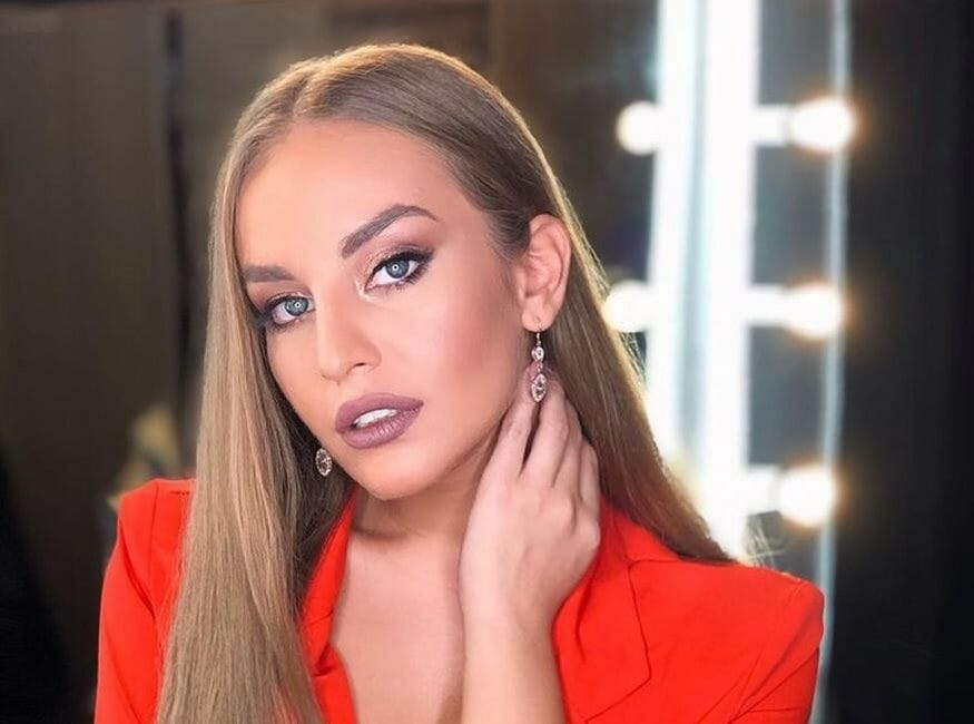 Ανδρομάχη: Απειλούν την τραγουδίστρια με μηνύσεις και εξώδικα - Το δημόσιο ξέσπασμά της