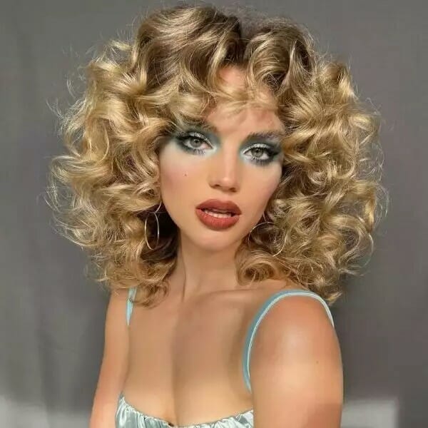 Μπούκλες : Ετοιμάσου για super σγουρά μαλλιά με όγκο