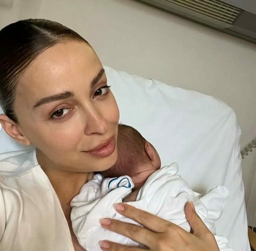 Ελένη Φουρέιρα: Η πρώτη φωτογραφία μέσα από το μαιευτήριο με το νεογέννητο γιο της
