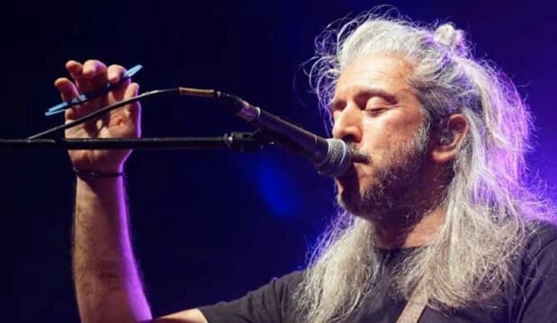 Γιάννης Χαρούλης: Τηλεφώνημα για βόμβα σε κέντρο διασκέδασης που θα εμφανιζόταν