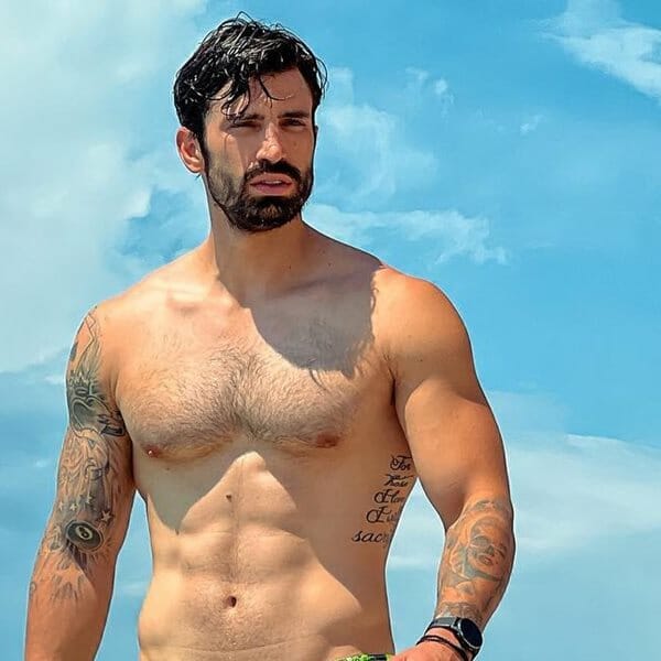 Survivor All Star: Viral στο Twitter ο Ηλίας Γκότσης που πήγε να σβήσει τη φωτιά πετώντας... ξύλα