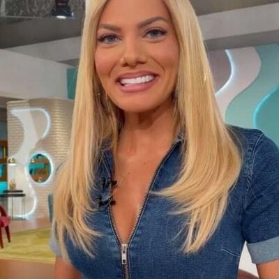 Ιωάννα Μαλέσκου: Βόλτα στην παραλία στον 7ο μήνα της εγκυμοσύνης της