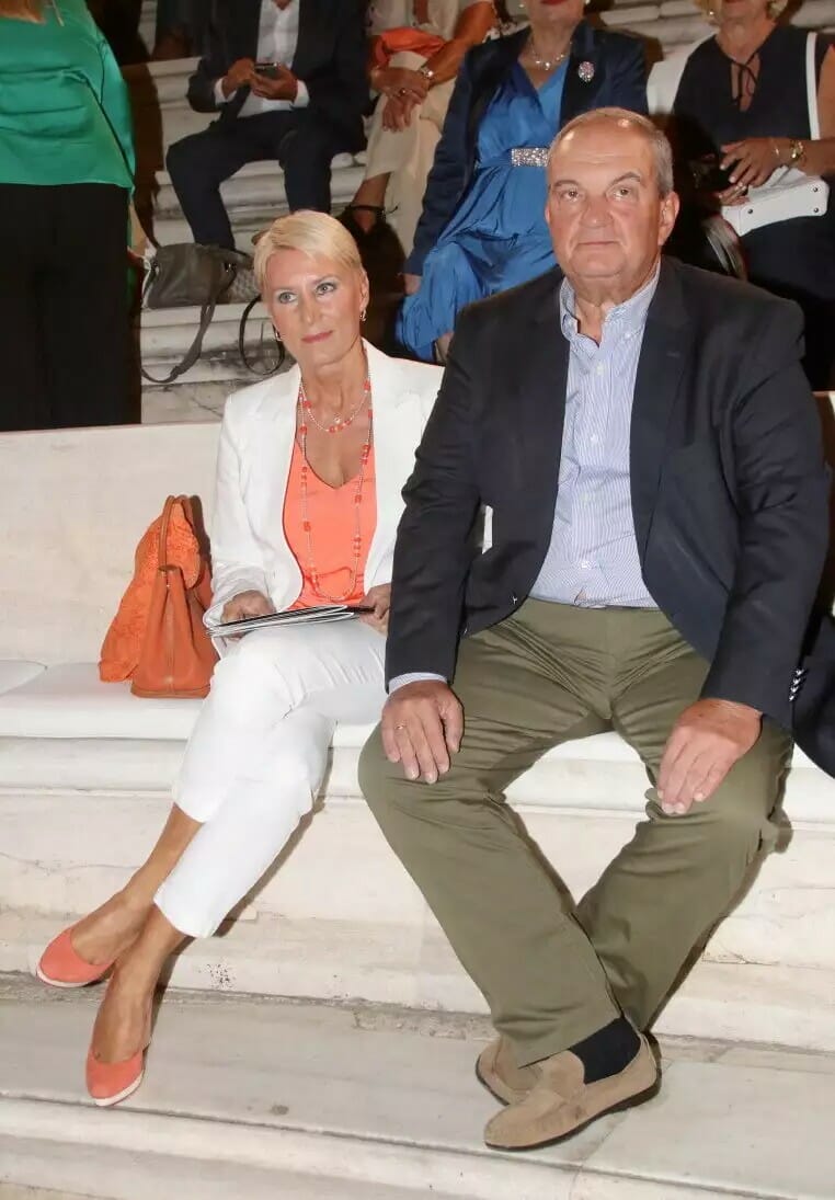 Καραμανλής - Παζαΐτη: Η ζωή μακριά από τα φώτα της δημοσιότητας μαζί με τα δίδυμα παιδιά τους