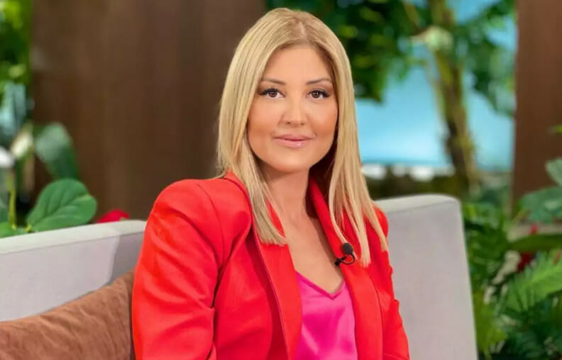 Ράνια Τζίμα: «Δεν έχω καλή σχέση με τον καθρέπτη μου»