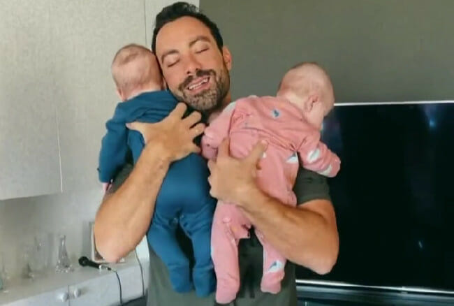 Σάκης Τανιμανίδης: Η απάντηση για τα αρνητικά σχόλια που δέχτηκαν για το βίντεο των διδύμων στο αεροδρόμιο