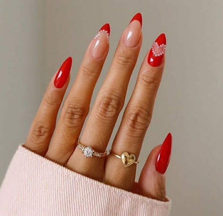 Valentine’s Day nail: Ιδέες για τα πιο ερωτικά νύχια φέτος