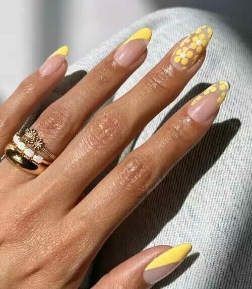 Floral νύχια: Το ωραιότερο μανικιούρ για να υποδεχτείς τον Μάρτιο!