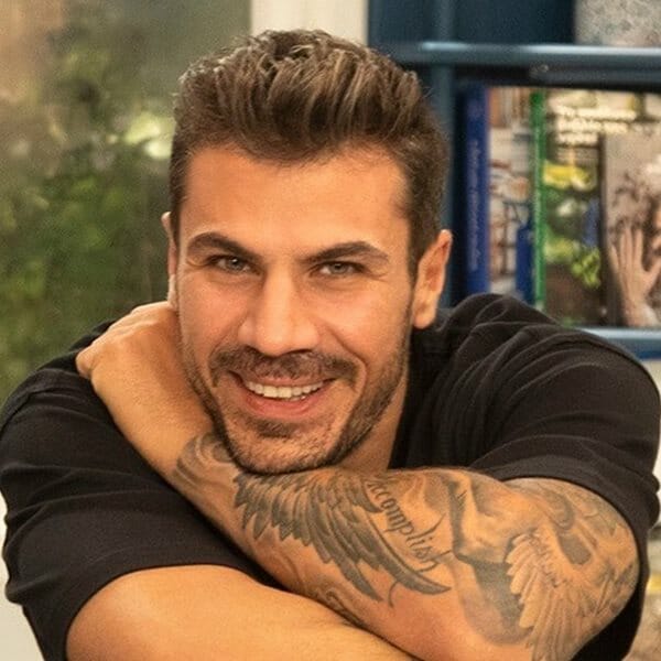 Άκης Πετρετζίκης: Στη δουλειά με τον γιο του! Το γλυκό στιγμιότυπο στο Instagram