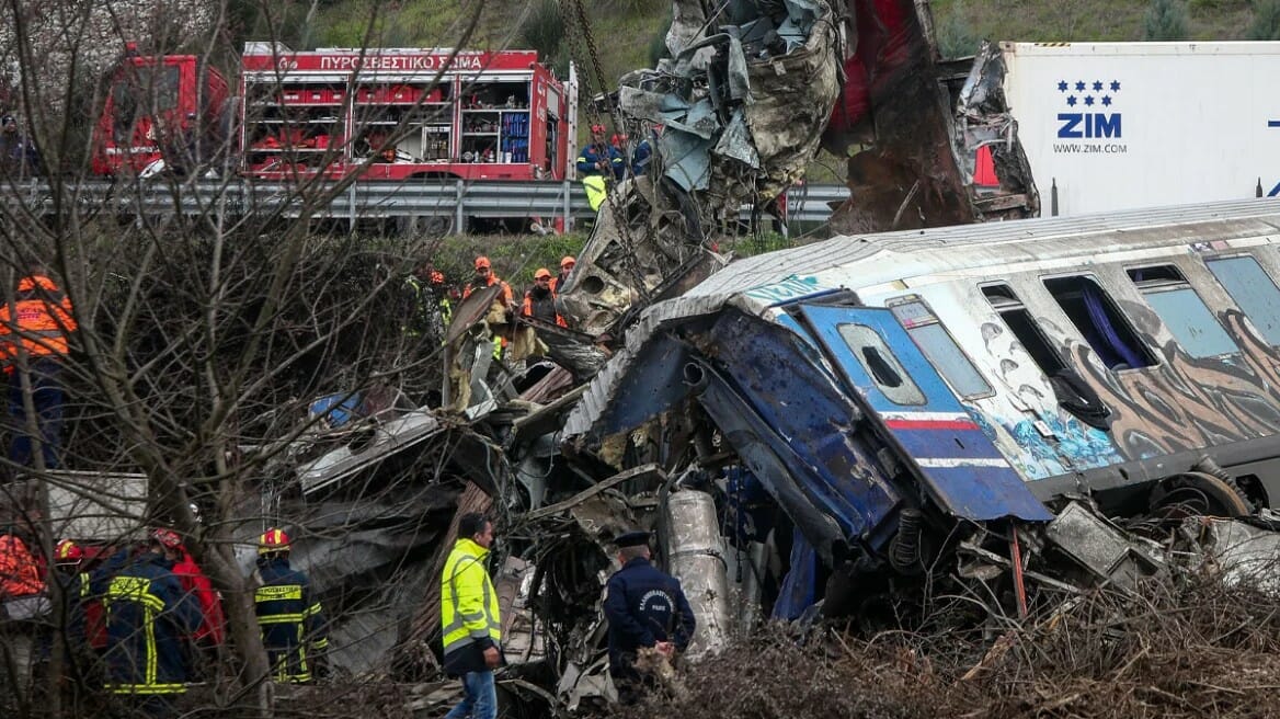 Τέμπη: Το δεύτερο λάθος του σταθμάρχη - Έβλεπε για 5,5 χλμ. το τρένο στο λάθος ρεύμα κυκλοφορίας