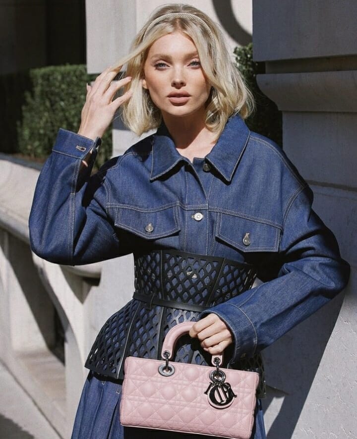 Τζιν φόρεμα: Το κομμάτι που θα φέρει retro αέρα στα σύνολά μας