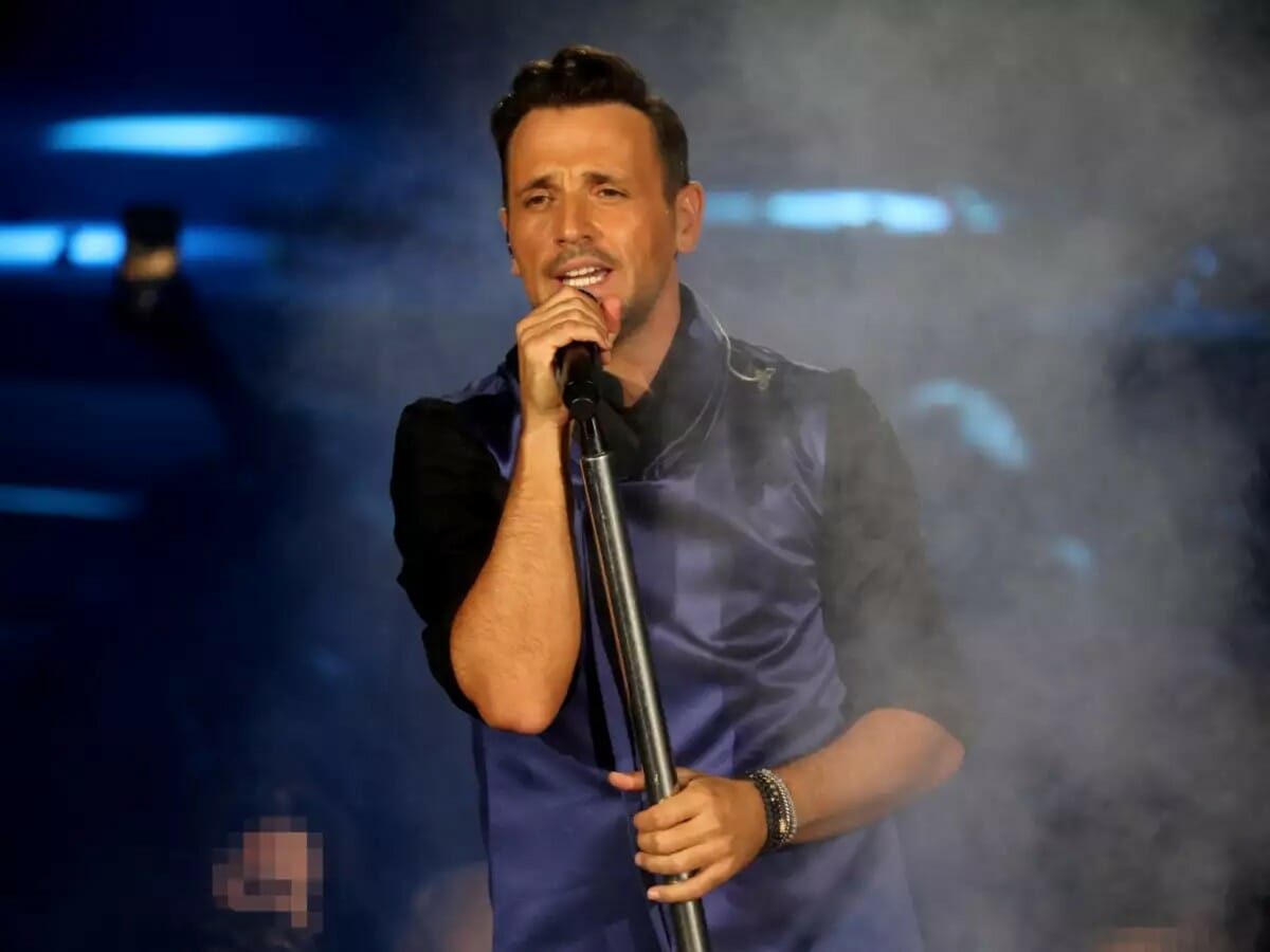 Νίκος Βέρτης: Τα πρώτα λόγια για την απόφασή του να τραγουδήσει, τέσσερις μέρες μετά την τραγωδία στα Τέμπη