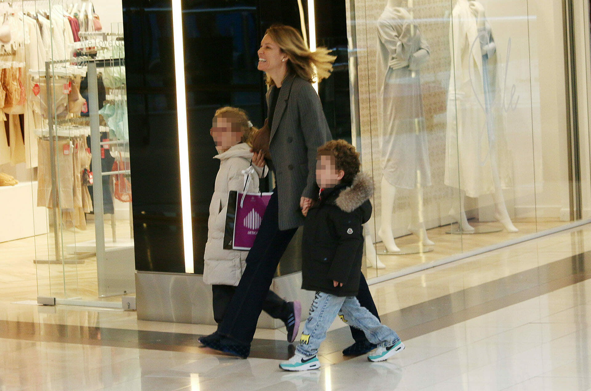 Full time μαμά η Καγιά: Για αγορές μαζί με τα δυο της παιδιά