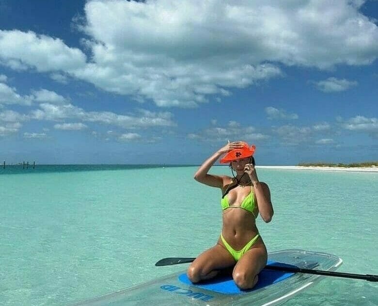 Η Χέιλι Μπίμπερ έφερε το καλοκαίρι!