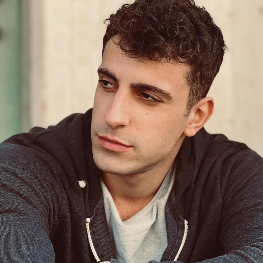 Γη της Ελιάς: Τα σκληρά παιδικά χρόνια του Αλέξη στο φως...