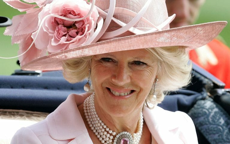 H Καμίλα έγινε και επίσημα «βασίλισσα» - Δείτε την επίσημη πρόσκληση της στέψης του Καρόλου