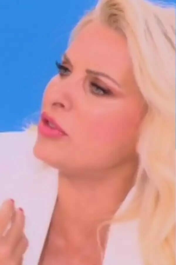 Ελένη Μενεγάκη για Γιώργο Καράβα: «Δημόσια βγαίνεις και λες “μπράβο μου”;»