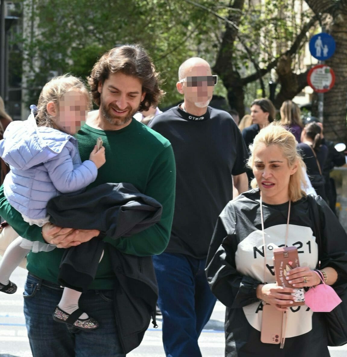 Μπότση – Μιχαλάς: Σπάνια εμφάνιση για το ζευγάρι μαζί με την κόρη του