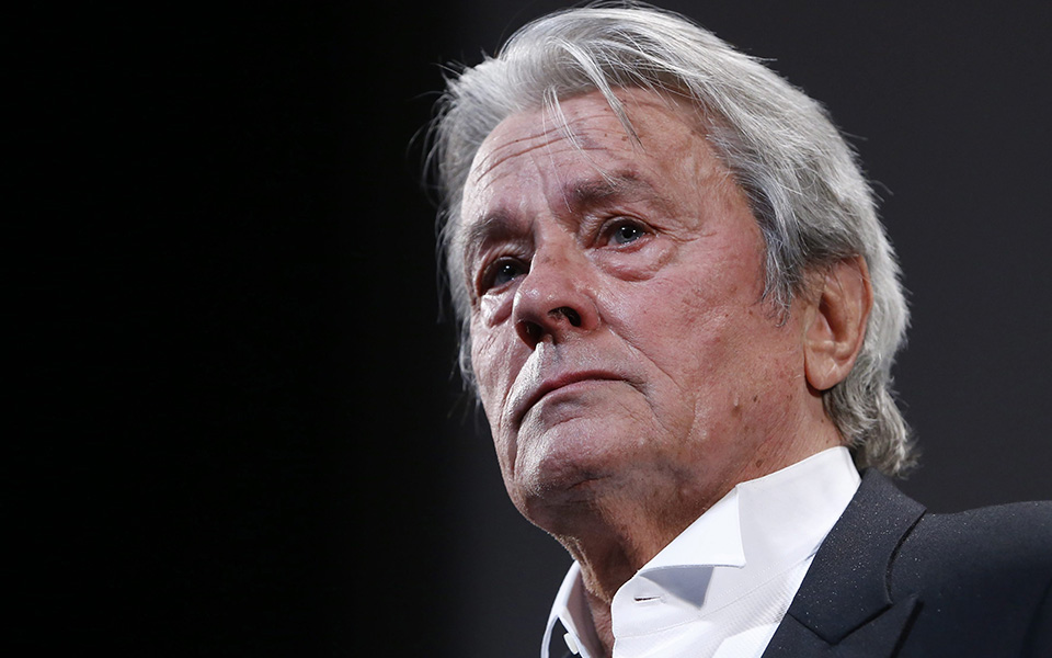 Alain Delon: Σπάνια δημόσια εμφάνιση μετά το εγκεφαλικό που υπέστη