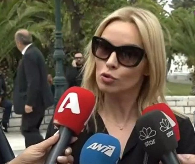 Πέγκυ Ζήνα για Κακέτση: «Ήταν ένας άρχοντας» - Συγκινημένη στην κηδεία του επιχειρηματία