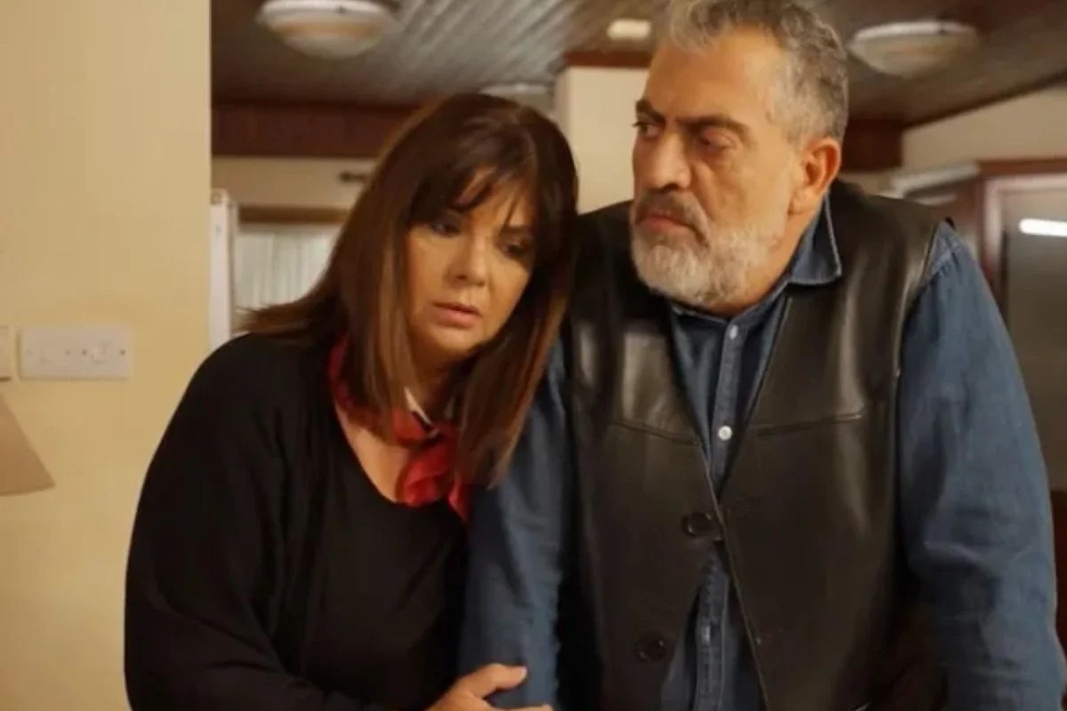 Γη της Ελιάς: Ο Δημοσθένης ζητάει διαζύγιο από την Ασπασία