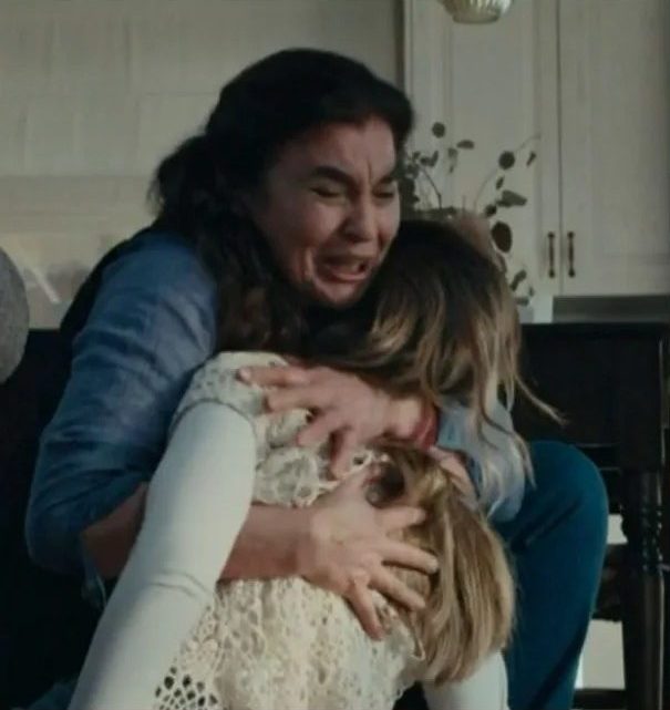 Γη της ελιάς: Καθηλωτική η ερμηνία της Λυδίας Κονιόρδου - Δείτε τα σχόλια στο Twitter