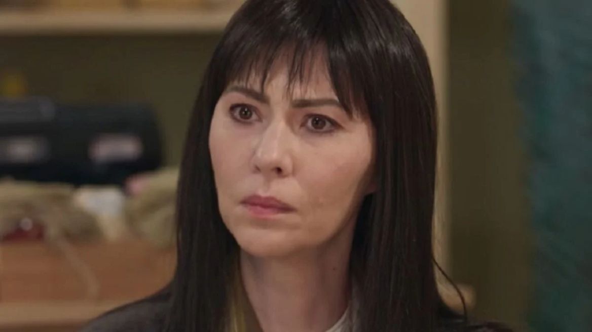 Γη της Ελιάς: Η Αρετή του ρίχνει υπνωτικά και τον αποπλανεί!