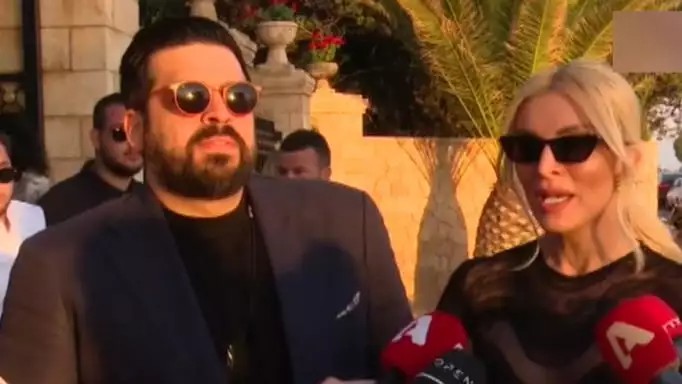 Συγκινημένη η Καινούργιου στο γάμο Μουζουράκη - Κόζαρη: «Φοράω τα γυαλιά γιατί έχω δακρύσει»