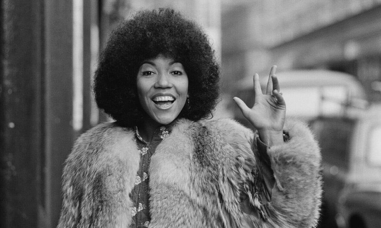 Linda Lewis: Πέθανε η διάσημη Βρετανίδα τραγουδίστρια