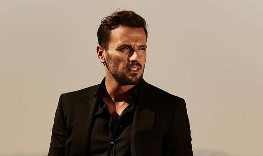 Νίκος Βέρτης: «Έχω ερωτευτεί, εμείς οι τραγουδιστές είμαστε που περνάμε πρώτοι την καψούρα»