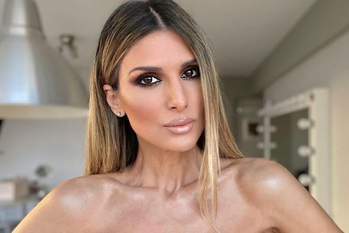 Ρούλα Σταματοπούλου: Βάπτισε τον γιο της στην Τήνο