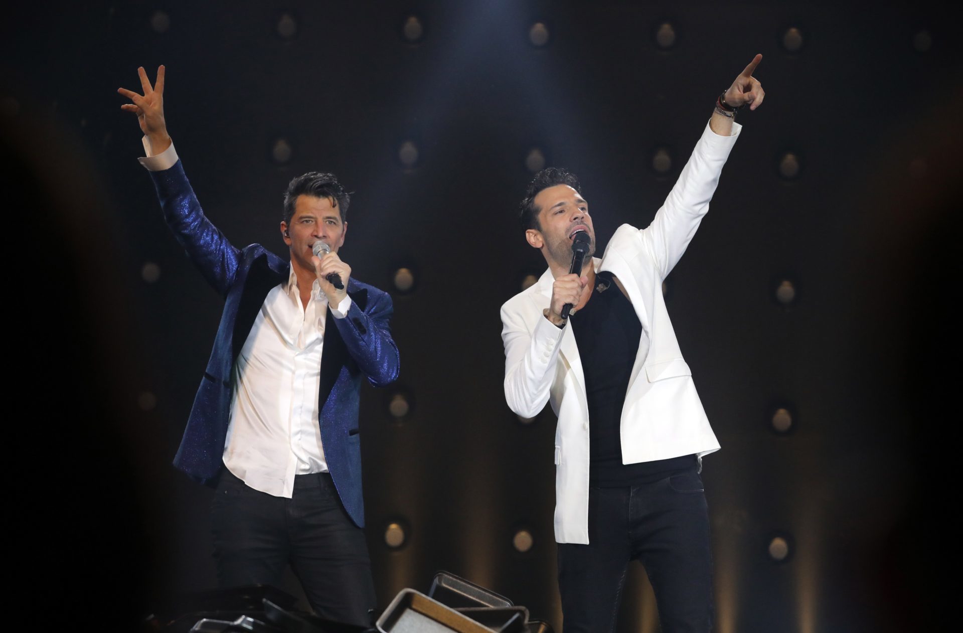 Κωνσταντίνος Αργυρός: Γενέθλια και γιορτή μαζί! Η έκπληξη του Ρουβά και η τετραόροφη τούρτα