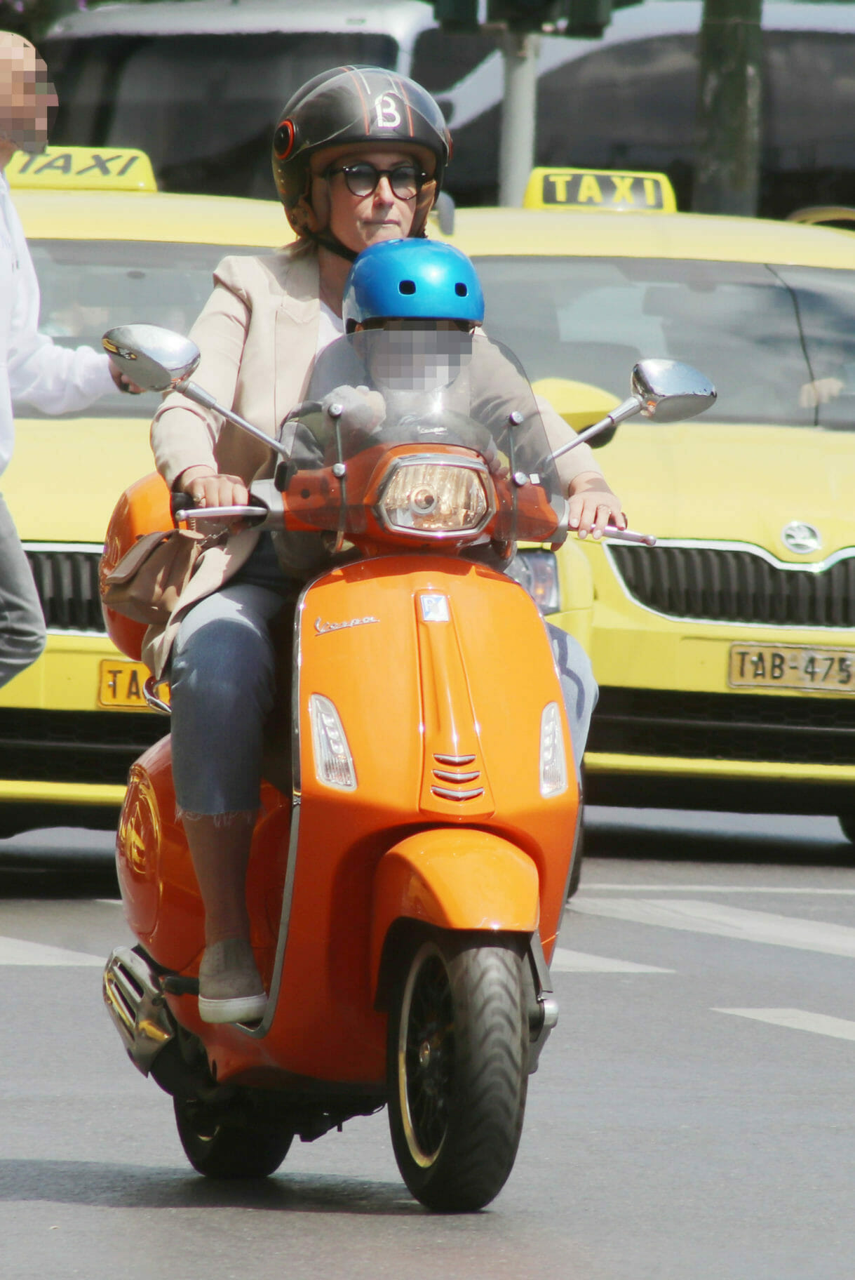 Σία Κοσιώνη: Βόλτα με τη μηχανή μαζί με τον γιο της