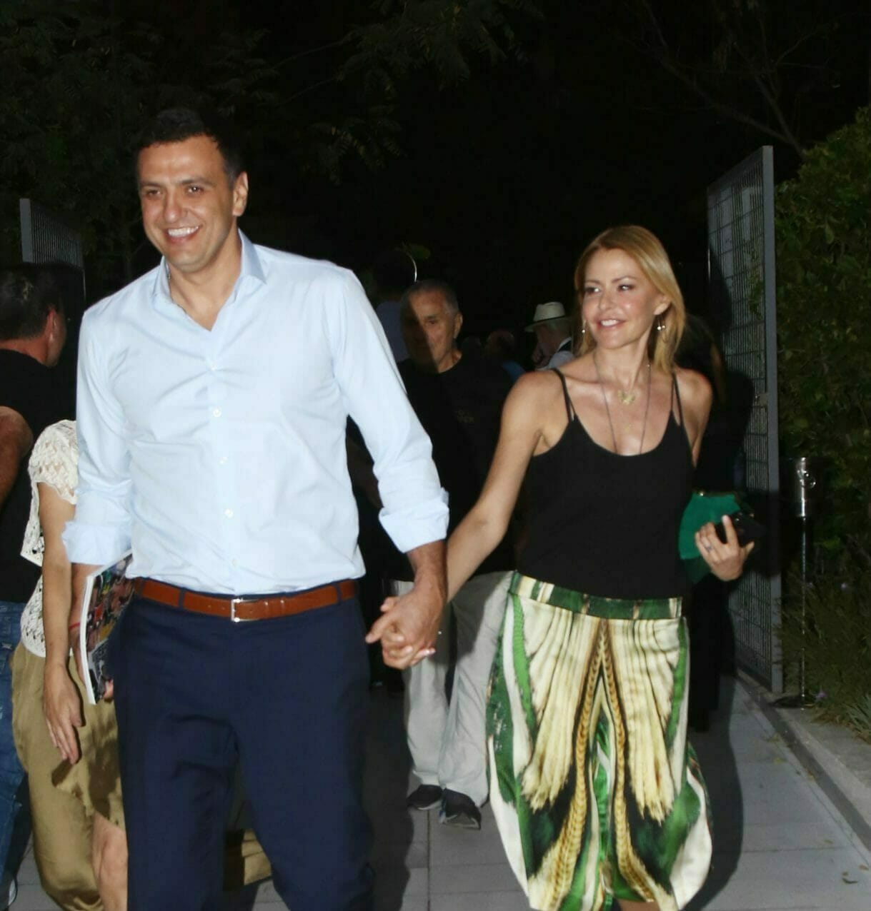 Τζένη Μπαλατσινού - Βασίλης Κιλικίας: Ποζάρουν αγκαλιά στον Εθνικό Κήπο