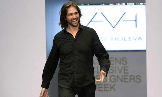 Βλάσσης Χολέβας για Γιώργο Καράβα: «Στην Ελλάδα ό,τι δηλώσεις είσαι»