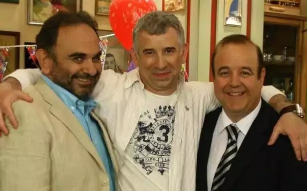 Επιστρέφει στην τηλεόραση το «50 - 50»: «Θα πάρουμε ποσοστά από την επανάληψη, ο Φιλιππίδης τα έχει ανάγκη», λέει ο σκηνοθέτης της σειράς