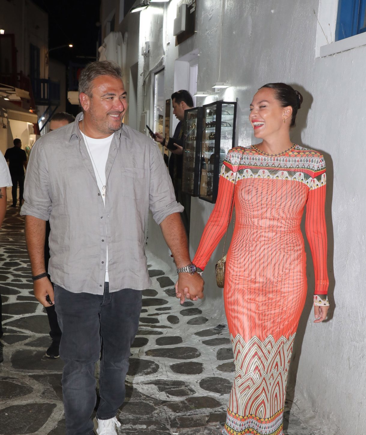 Υβόννη Μπόσνιακ: Τα γενέθλια στη Μύκονο & το τρυφερό φιλί με τον Αντώνη Ρέμο