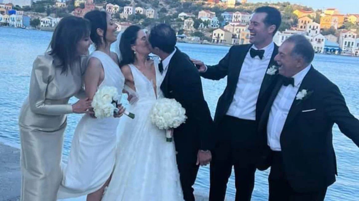 Αντώνης Λιβέρης: Βίντεο από τον γάμο του στο Καστελόριζο