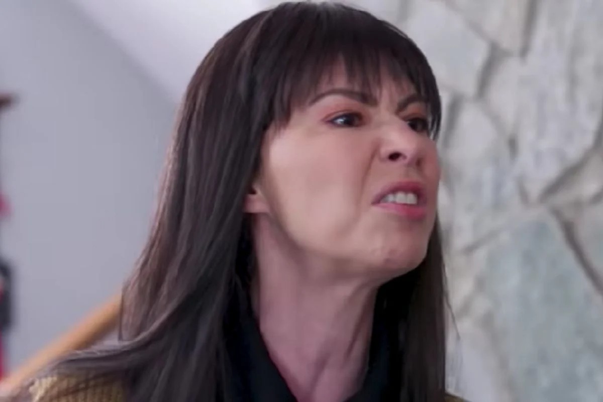 Γη της Ελιάς: Η Αρετή τρελάθηκε και μοιράζει μηνύσεις παντού!