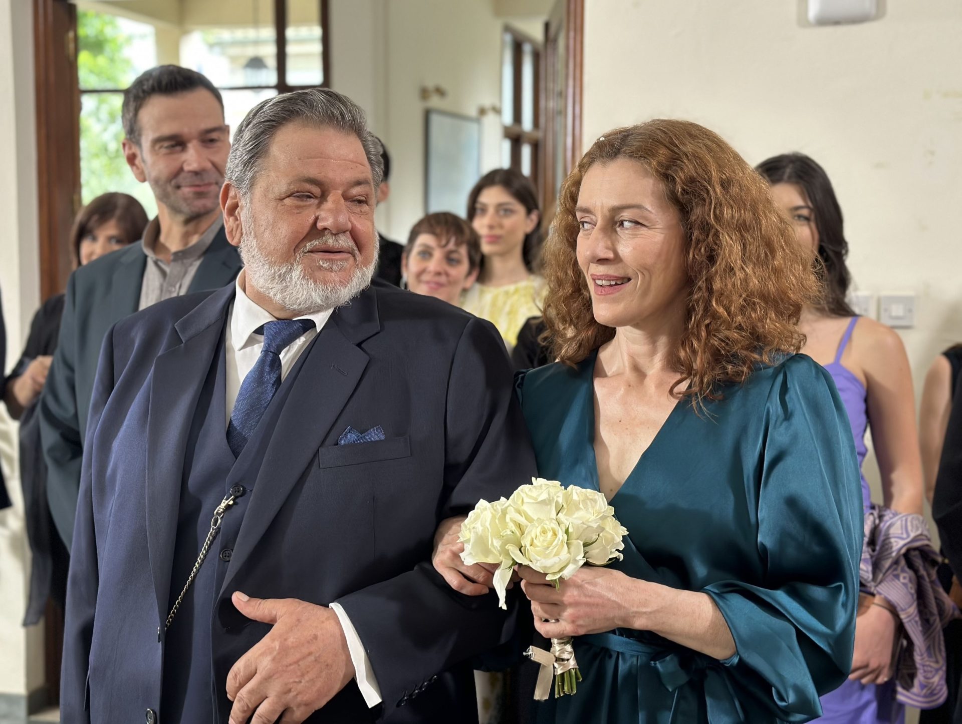 Γη της Ελιάς: Σήμερα γάμος γίνεται! Τα πρώτα πλάνα Λυκούργου & Χάιδως στο δημαρχείο