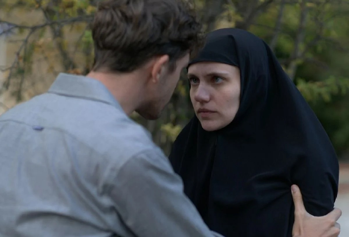 Μαύρο Ρόδο: Η Ελισάβετ θέλει να δώσει το μωρό για υιοθεσία