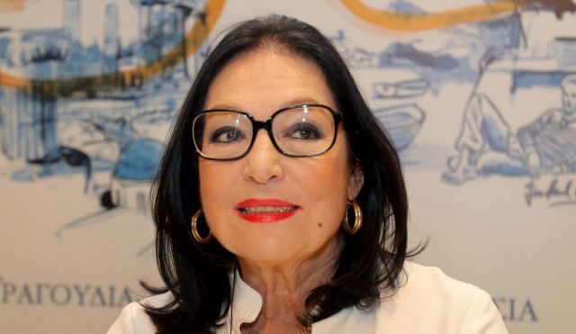 Νάνα Μούσχουρη: Χαμός στο Twitter με την ψευδή είδηση για τον θάνατό της