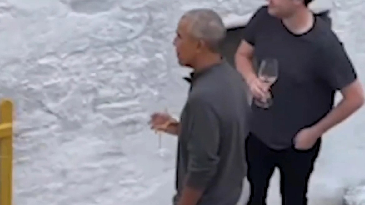 Μπαρακ Ομπάμα: Έφυγε από την Αντίπαρο συνοδεία περιπολικών και θωρακισμένων οχημάτων