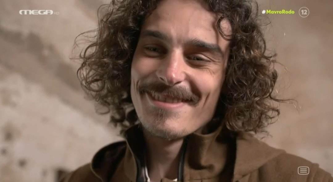 Μαύρο Ρόδο: Σοκ! Ο Γεράσιμος κρεμιέται έξω από το μοναστήρι!