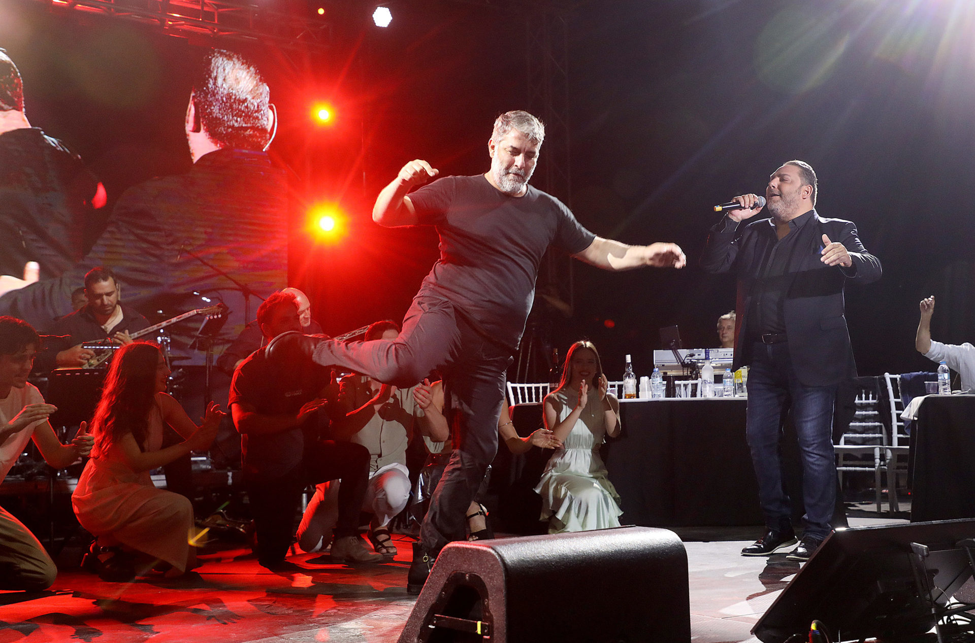 Ο Μπισμπίκης «ξαναχτύπησε»! Το νέο ζεϊμπέκικο χωρίς την Βανδή