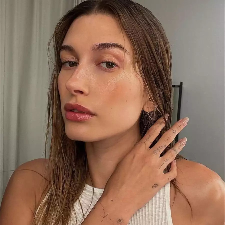 Naked nails: Η νέα τάση στα νύχια τα θέλει φυσικά και κομψά